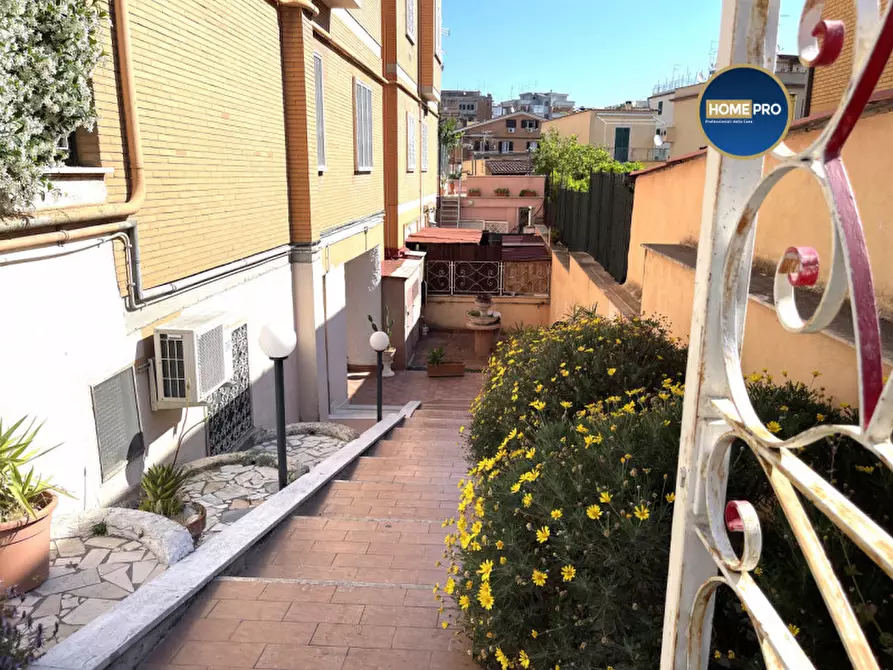 Immagine 3 di Appartamento in vendita  in via Giovanni D'Andrea a Roma