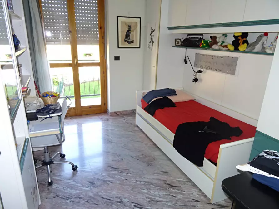 Immagine 10 di Villetta a schiera in vendita  in Via Montebellina a Alba