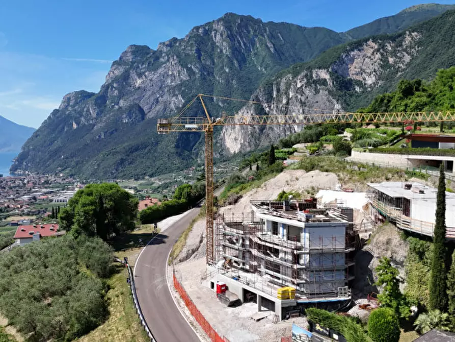 Immagine 3 di Villa in vendita  a Tenno