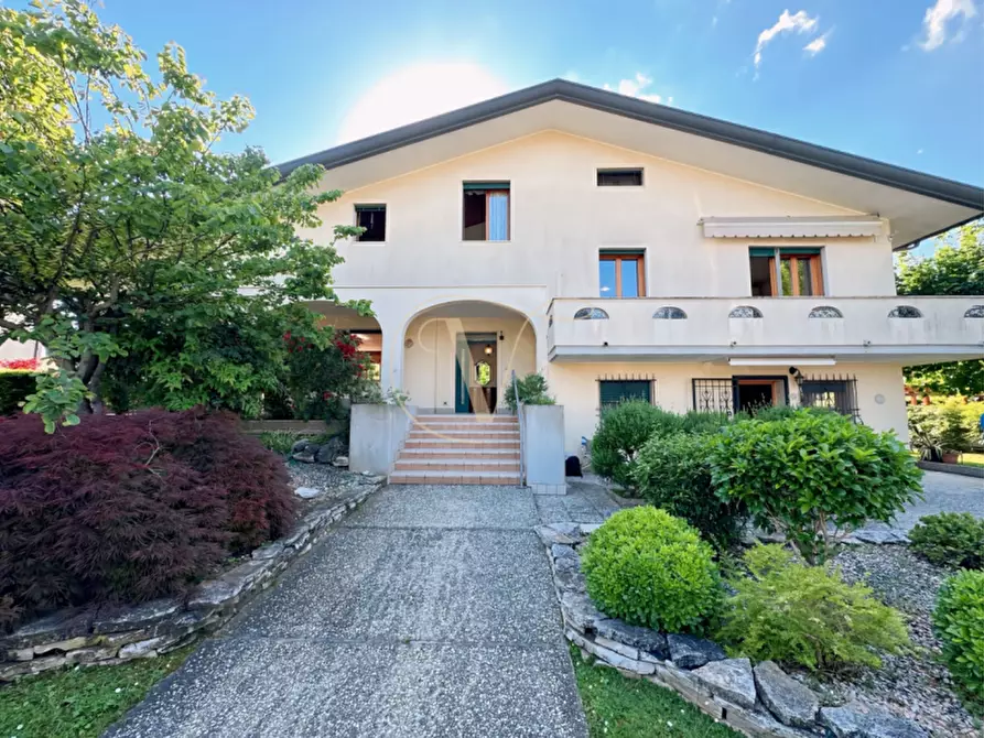 Immagine 1 di Villa in vendita  in VIA ROSSINI 17 a Legnaro