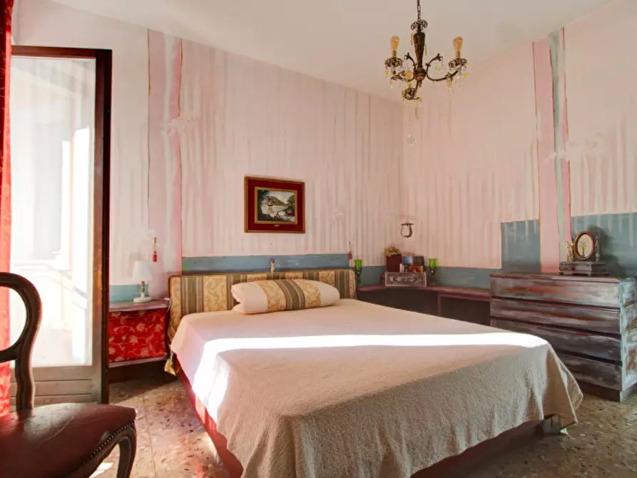 Immagine 10 di Appartamento in vendita  in Lungolago Vittorio Veneto a Torri Del Benaco