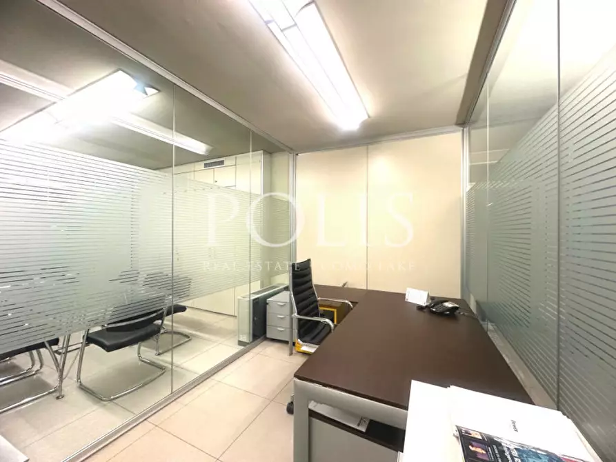 Immagine 4 di Ufficio in vendita  a Como