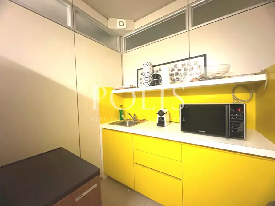 Immagine 15 di Ufficio in vendita  a Como