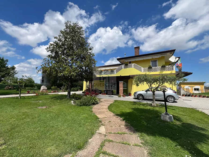 Immagine 1 di Villa in vendita  in via oriani a Eraclea