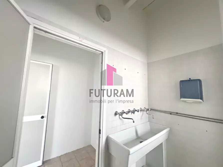 Immagine 12 di Capannone industriale in affitto  in VIA BRENTA a Dueville