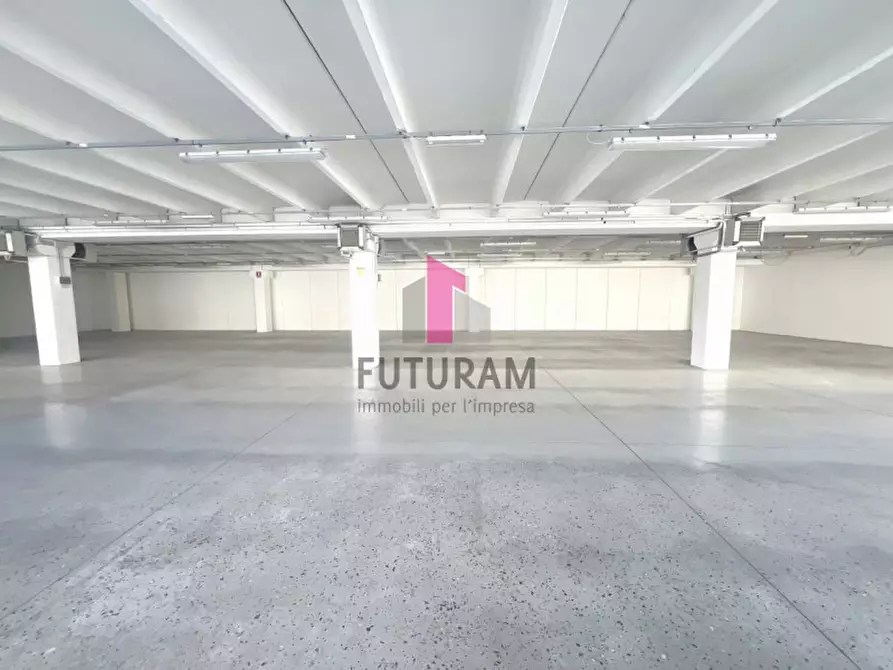 Immagine 16 di Capannone industriale in affitto  in VIA BRENTA a Dueville