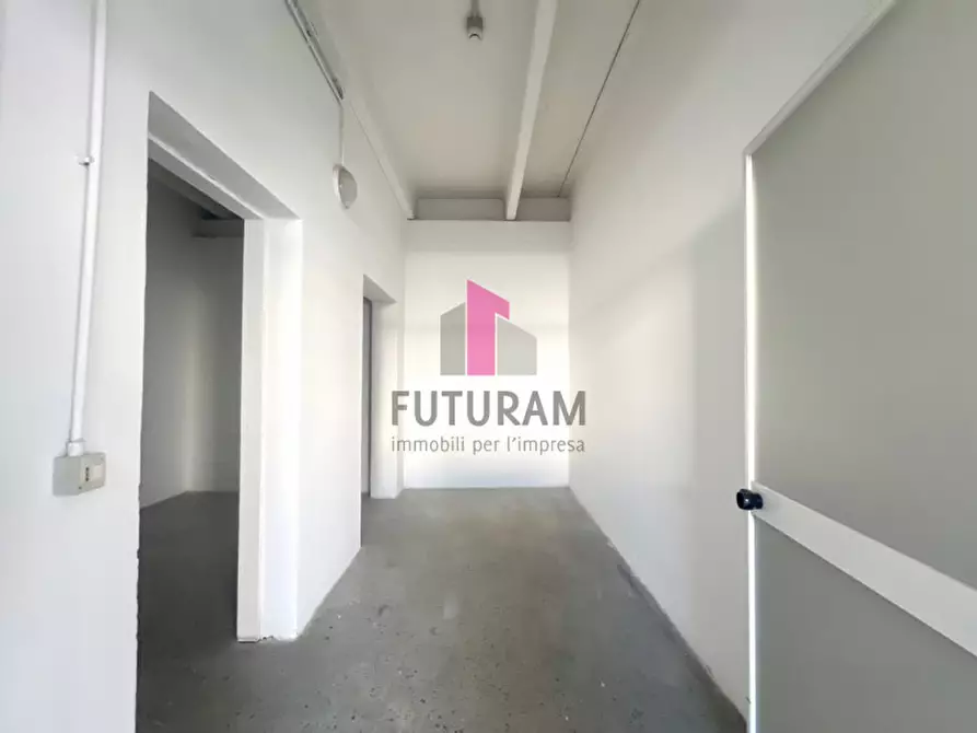 Immagine 21 di Capannone industriale in affitto  in VIA BRENTA a Dueville