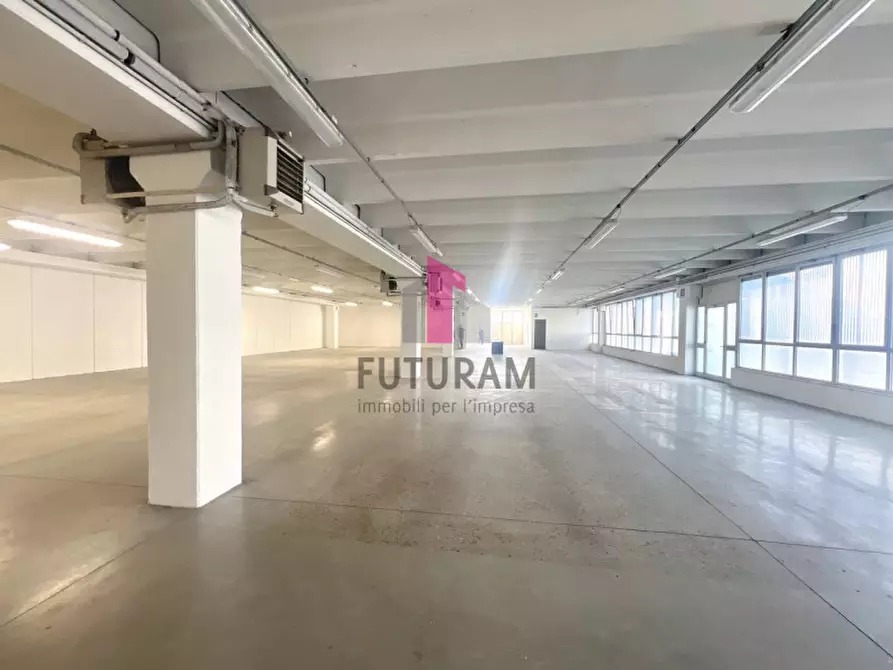 Immagine 24 di Capannone industriale in affitto  in VIA BRENTA a Dueville