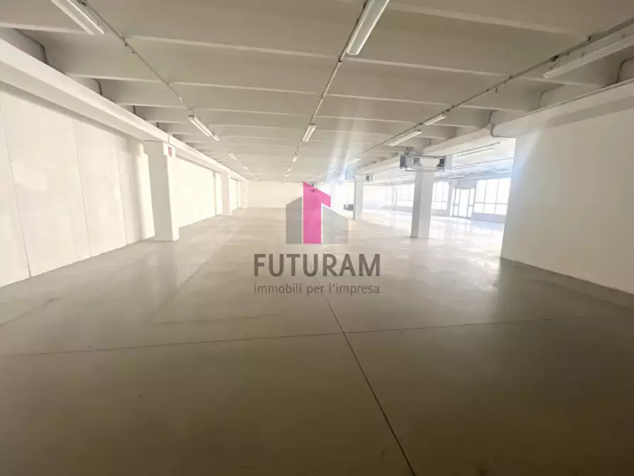Immagine 26 di Capannone industriale in affitto  in VIA BRENTA a Dueville