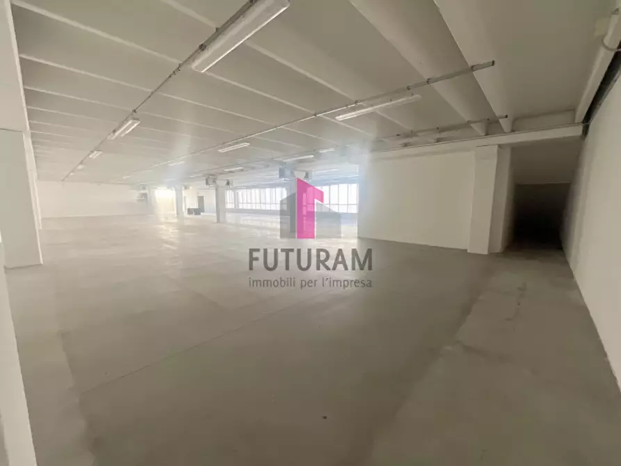 Immagine 27 di Capannone industriale in affitto  in VIA BRENTA a Dueville