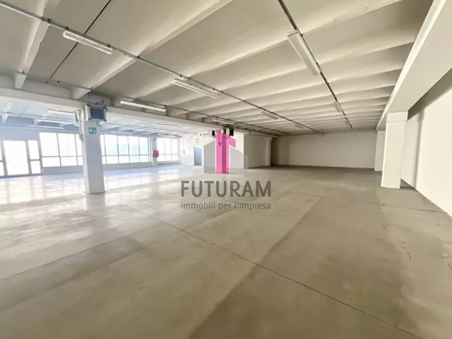 Immagine 28 di Capannone industriale in affitto  in VIA BRENTA a Dueville