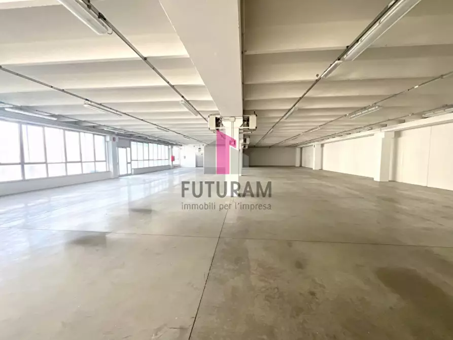 Immagine 32 di Capannone industriale in affitto  in VIA BRENTA a Dueville