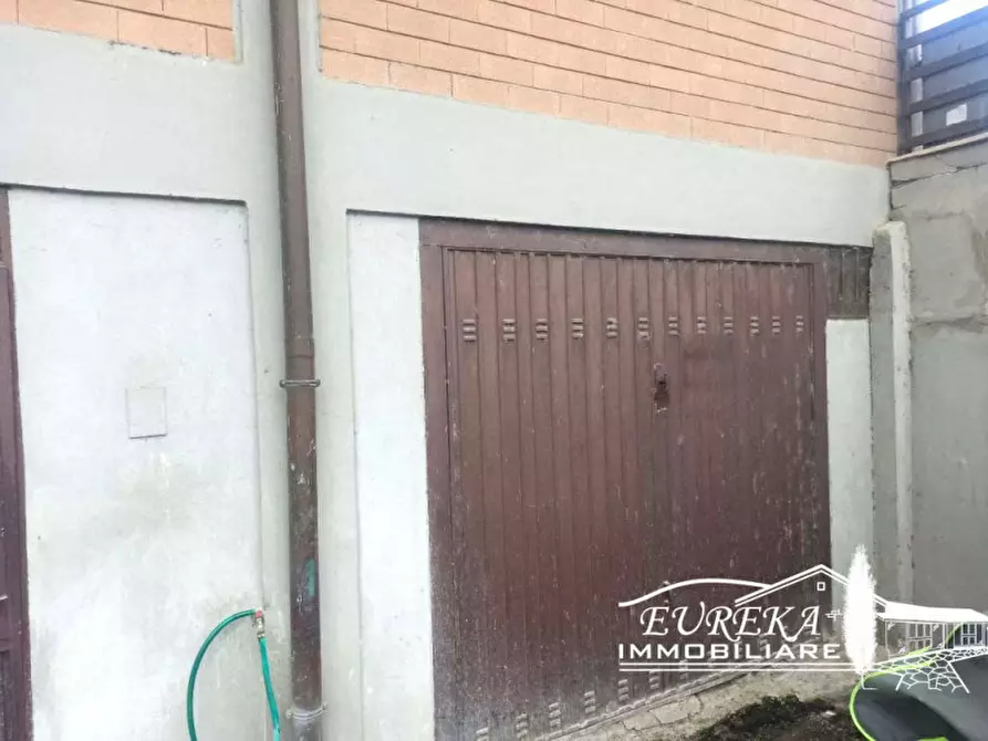 Immagine 1 di Garage in vendita  in Via Carducci a Castiglione Del Lago