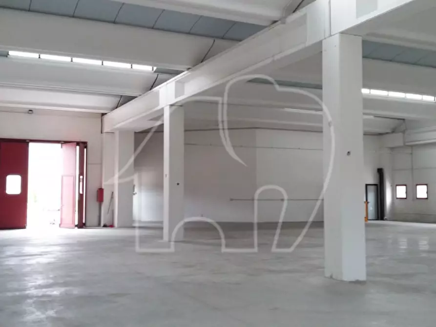 Immagine 3 di Capannone industriale in vendita  a Trento