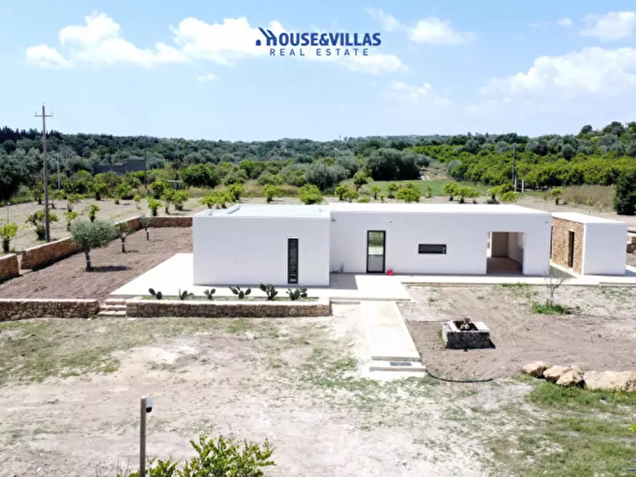 Immagine 3 di Villa in vendita  in CONTRADA GIOI a Noto