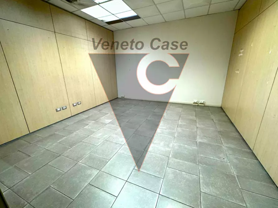 Immagine 3 di Ufficio in affitto  a Padova