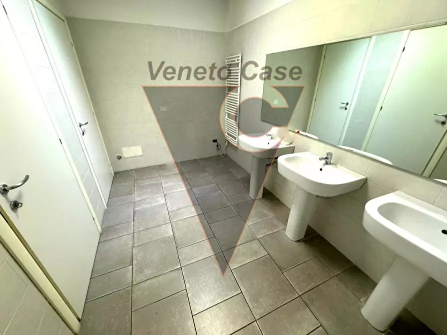 Immagine 4 di Ufficio in affitto  a Padova