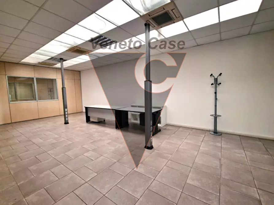 Immagine 10 di Ufficio in affitto  a Padova