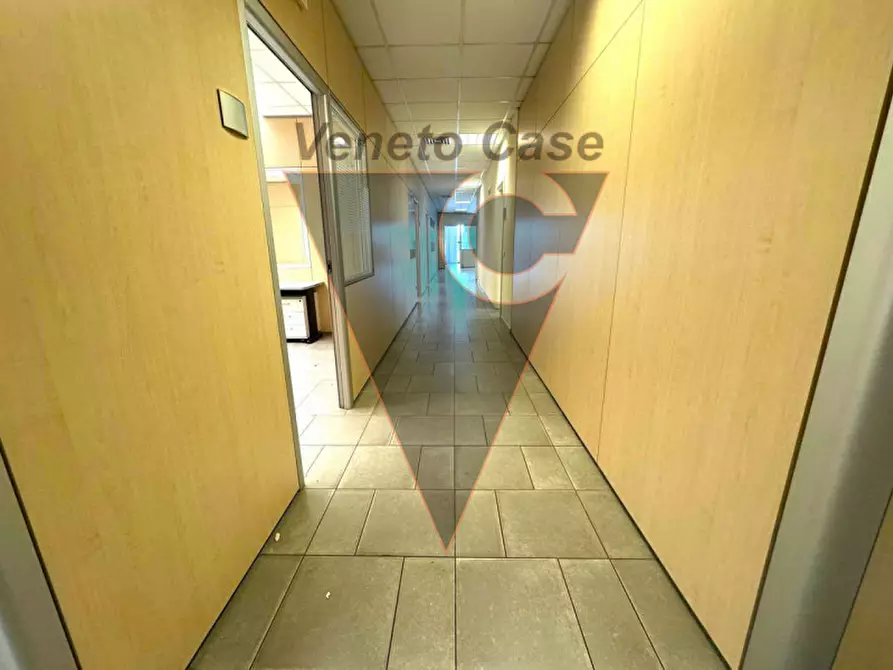 Immagine 12 di Ufficio in affitto  a Padova