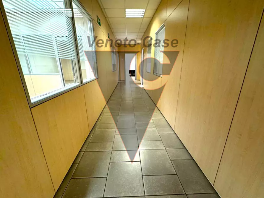 Immagine 13 di Ufficio in affitto  a Padova