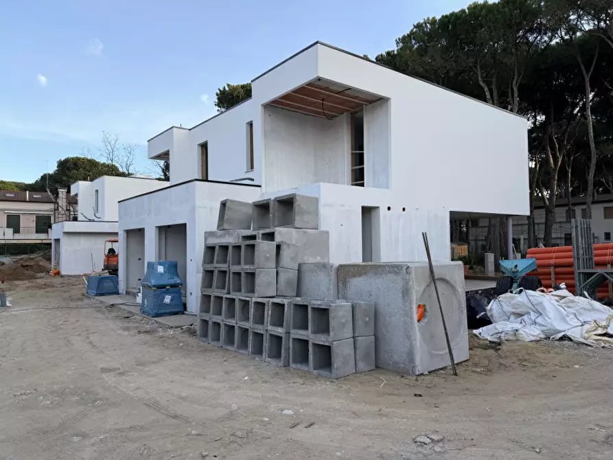 Immagine 13 di Villa in vendita  in via Belgio a Jesolo