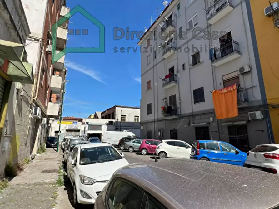 Immagine 1 di Negozio in affitto  in Via Carrascosa,41/43 a Napoli