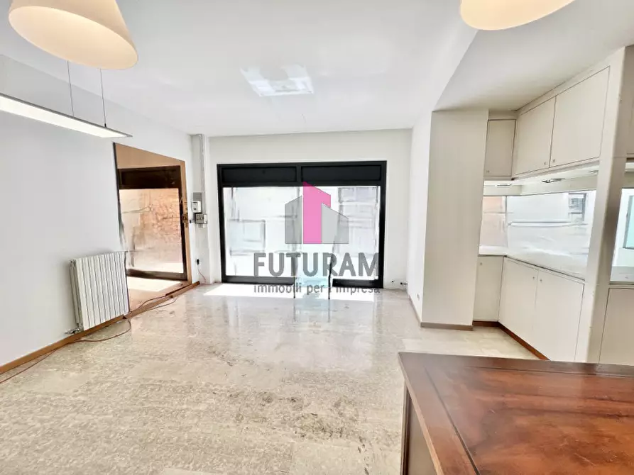 Immagine 4 di Negozio in affitto  in VIA MONTELLO a Thiene