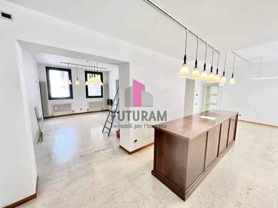 Immagine 7 di Negozio in affitto  in VIA MONTELLO a Thiene