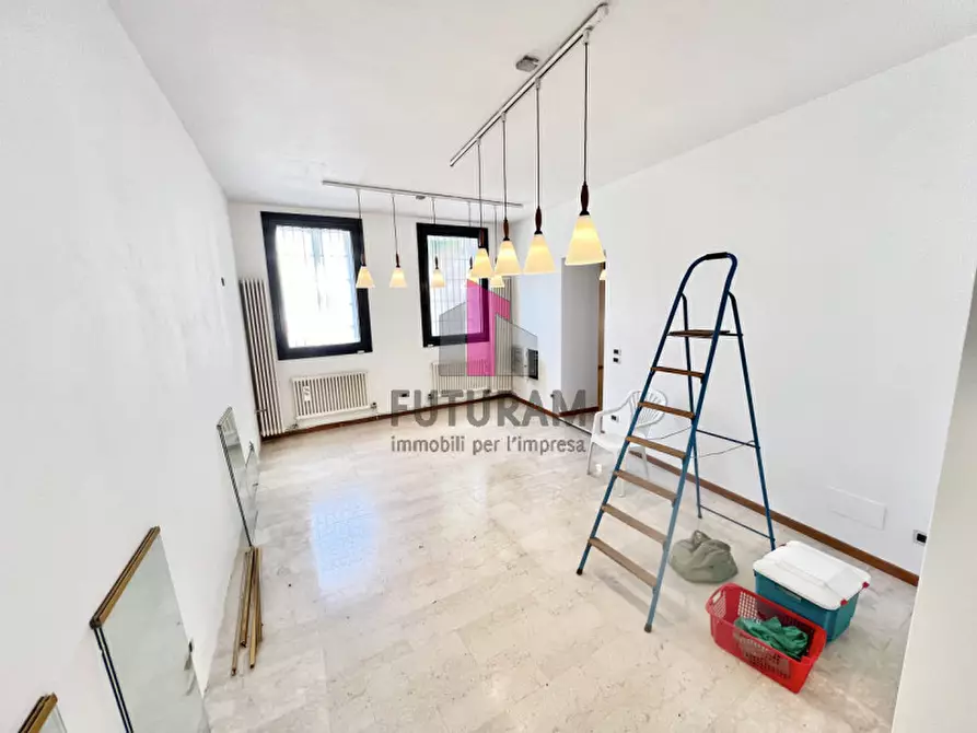 Immagine 8 di Negozio in affitto  in VIA MONTELLO a Thiene