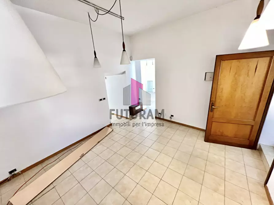 Immagine 11 di Negozio in affitto  in VIA MONTELLO a Thiene