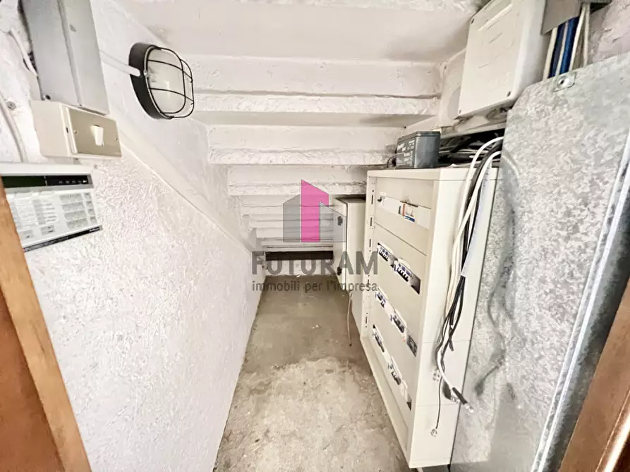 Immagine 14 di Negozio in affitto  in VIA MONTELLO a Thiene