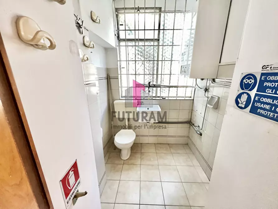 Immagine 15 di Negozio in affitto  in VIA MONTELLO a Thiene