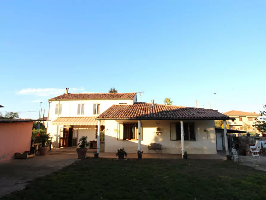 Immagine 1 di Casa indipendente in vendita  in Strada Spessa a Lonigo