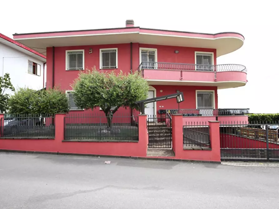 Immagine 1 di Villa in vendita  in viale Bertinoro a Riccione