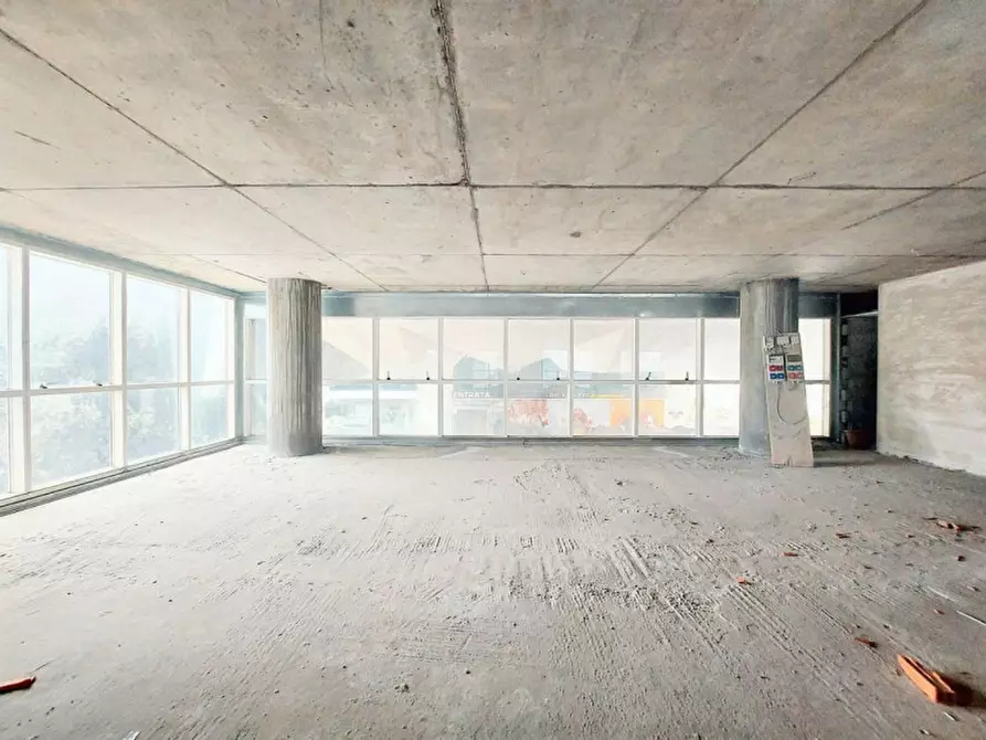 Immagine 13 di Attività commerciale in vendita  in Via XXV Aprile, N. 69 a Imperia