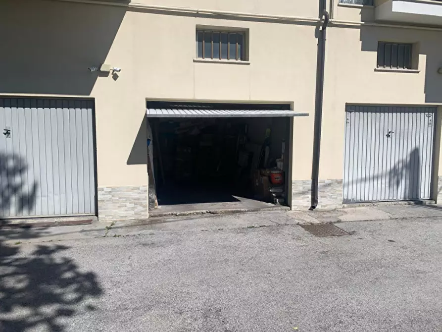 Immagine 1 di Garage in vendita  in via lago di pediluco 11 a Pescara