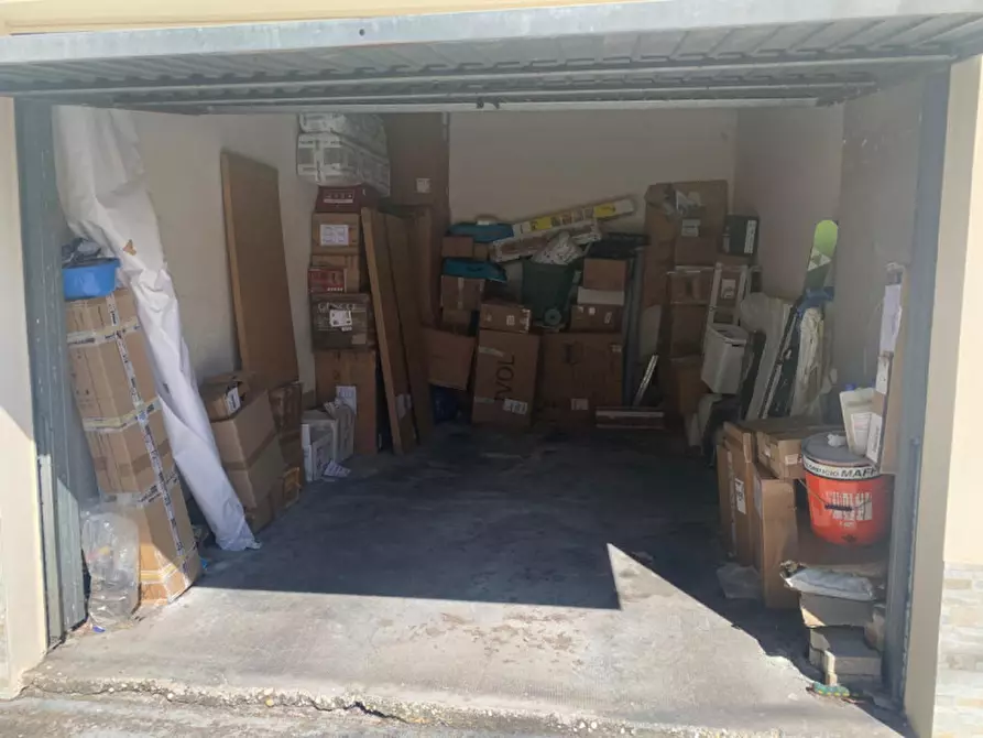 Immagine 2 di Garage in vendita  in via lago di pediluco 11 a Pescara