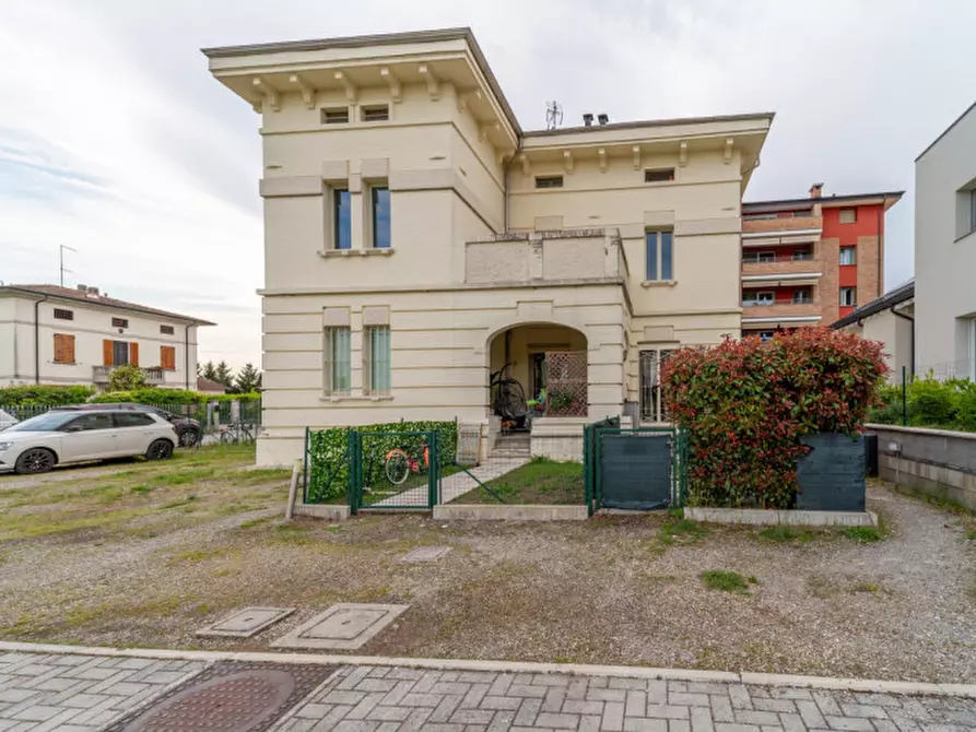 Immagine 1 di Appartamento in vendita  in Strada Langhirano n.157 a Parma