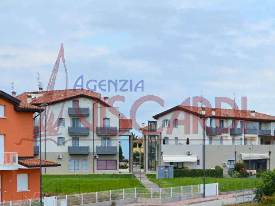 Immagine 1 di Appartamento in vendita  in Piazza Don Fabbiano Scaggiante 185 a Caorle