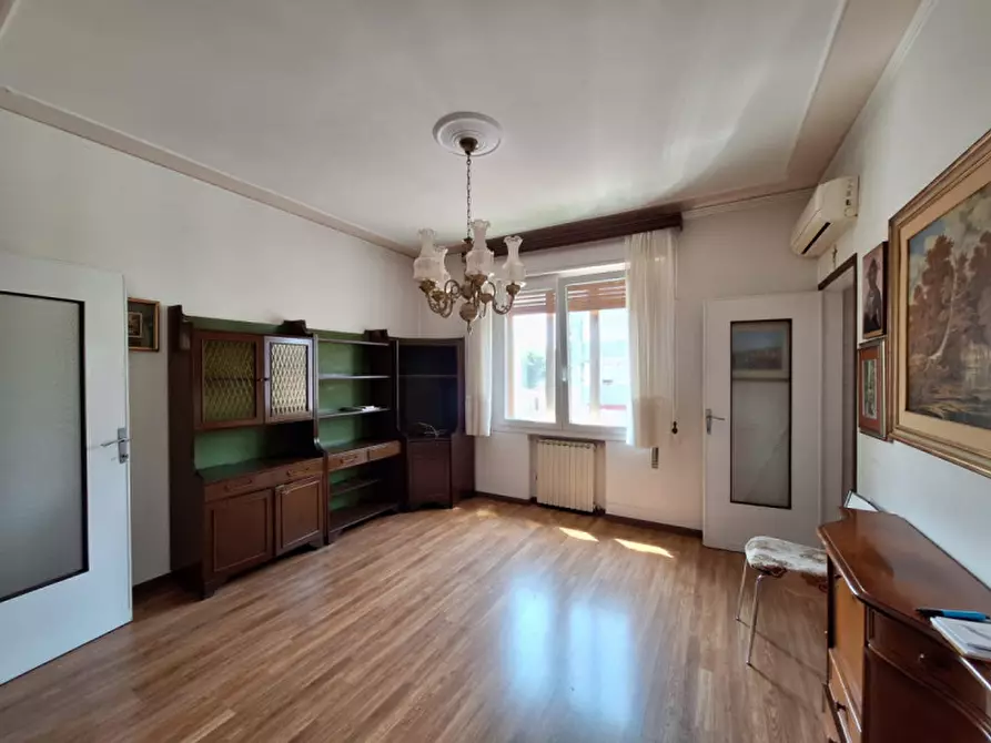 Immagine 1 di Appartamento in vendita  in Via Canova a Rovigo