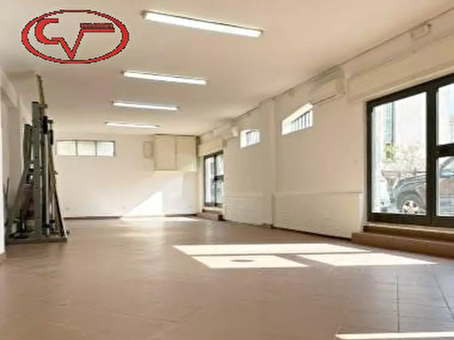 Immagine 2 di Negozio in affitto  in statale 69 a San Giovanni Valdarno