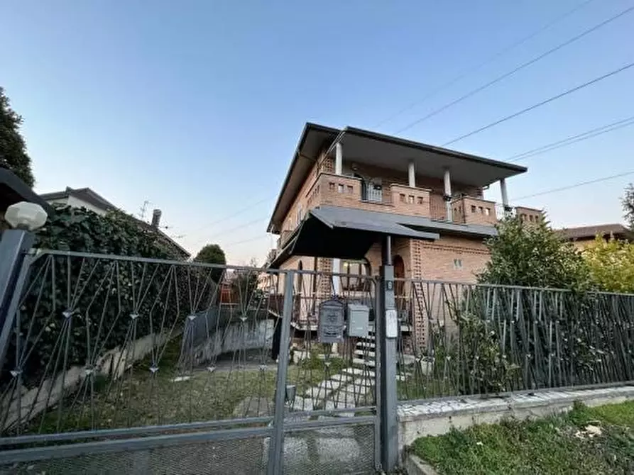 Immagine 1 di Villa in vendita  in VIA BRENTA 8 a Cesano Maderno