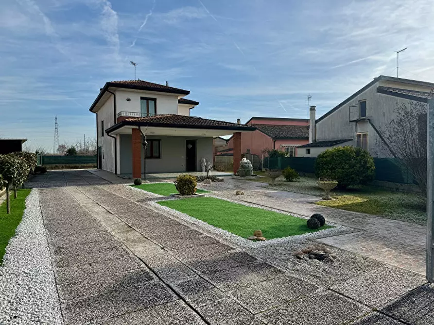 Immagine 1 di Villa in vendita  in Via Erizzo a Chioggia