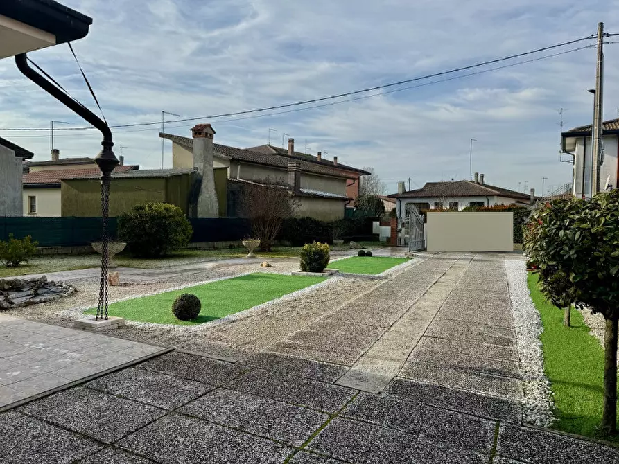 Immagine 2 di Villa in vendita  in Via Erizzo a Chioggia