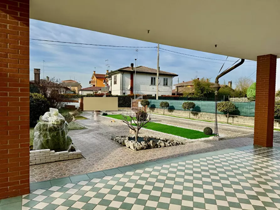 Immagine 3 di Villa in vendita  in Via Erizzo a Chioggia