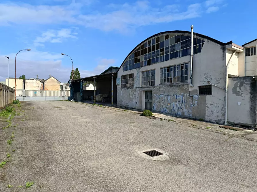 Immagine 2 di Capannone industriale in vendita  in Regione Cimitero 15 a Casale Monferrato