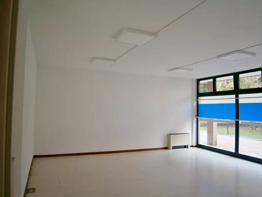 Immagine 3 di Negozio in vendita  in Vicolo Silvio Pellico a Caldogno