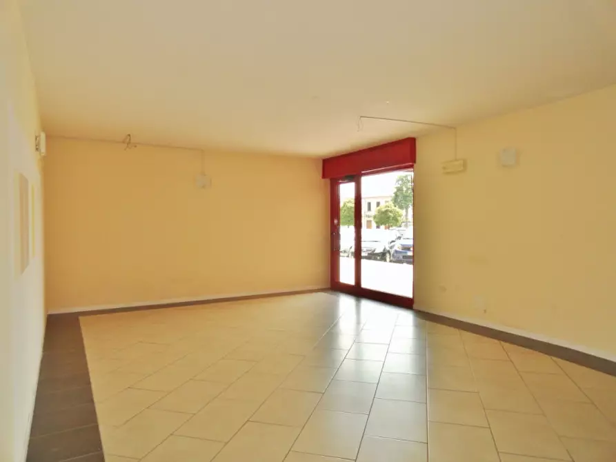 Immagine 5 di Negozio in vendita  in strada postumia a Vicenza