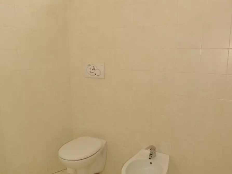 Immagine 13 di Negozio in vendita  in strada postumia a Vicenza