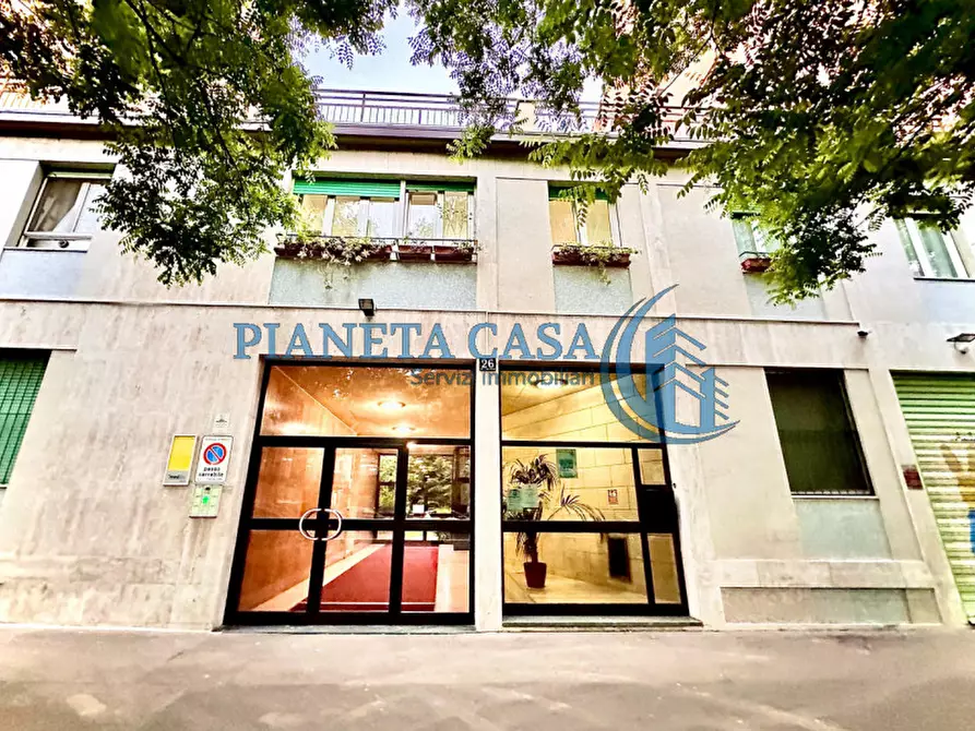 Immagine 4 di Appartamento in vendita  in Via Caracciolo 26 a Milano